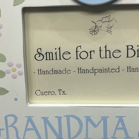 Smile For The Birdie Handpainted Handcarved Grandma & Me Wooden Photo Frame - Picture 3 of 16